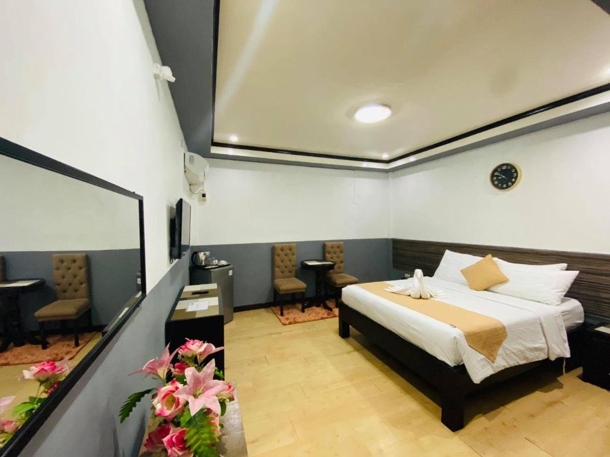 Amax Inn Makati Makati City Extérieur photo