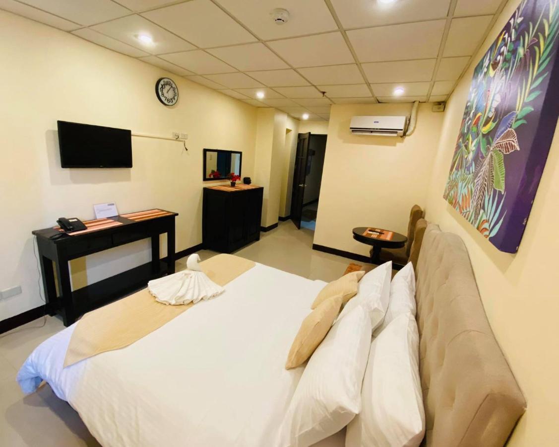 Amax Inn Makati Makati City Extérieur photo