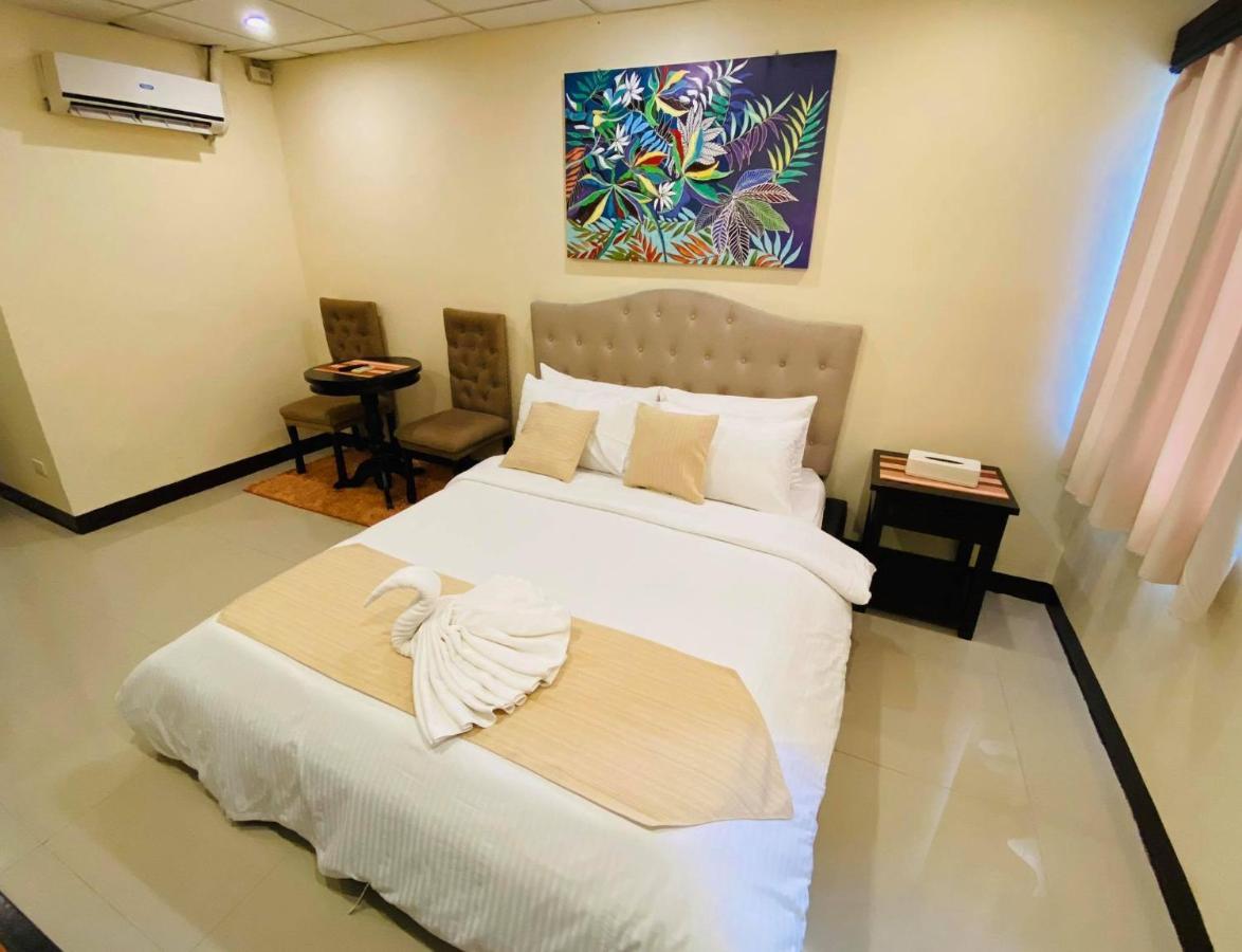 Amax Inn Makati Makati City Extérieur photo