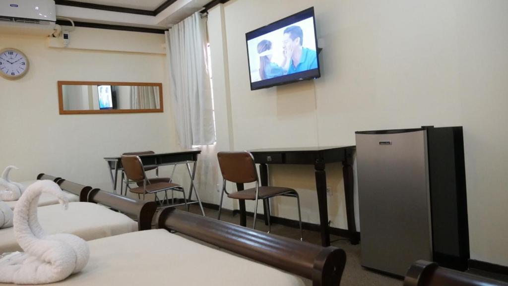 Amax Inn Makati Makati City Extérieur photo