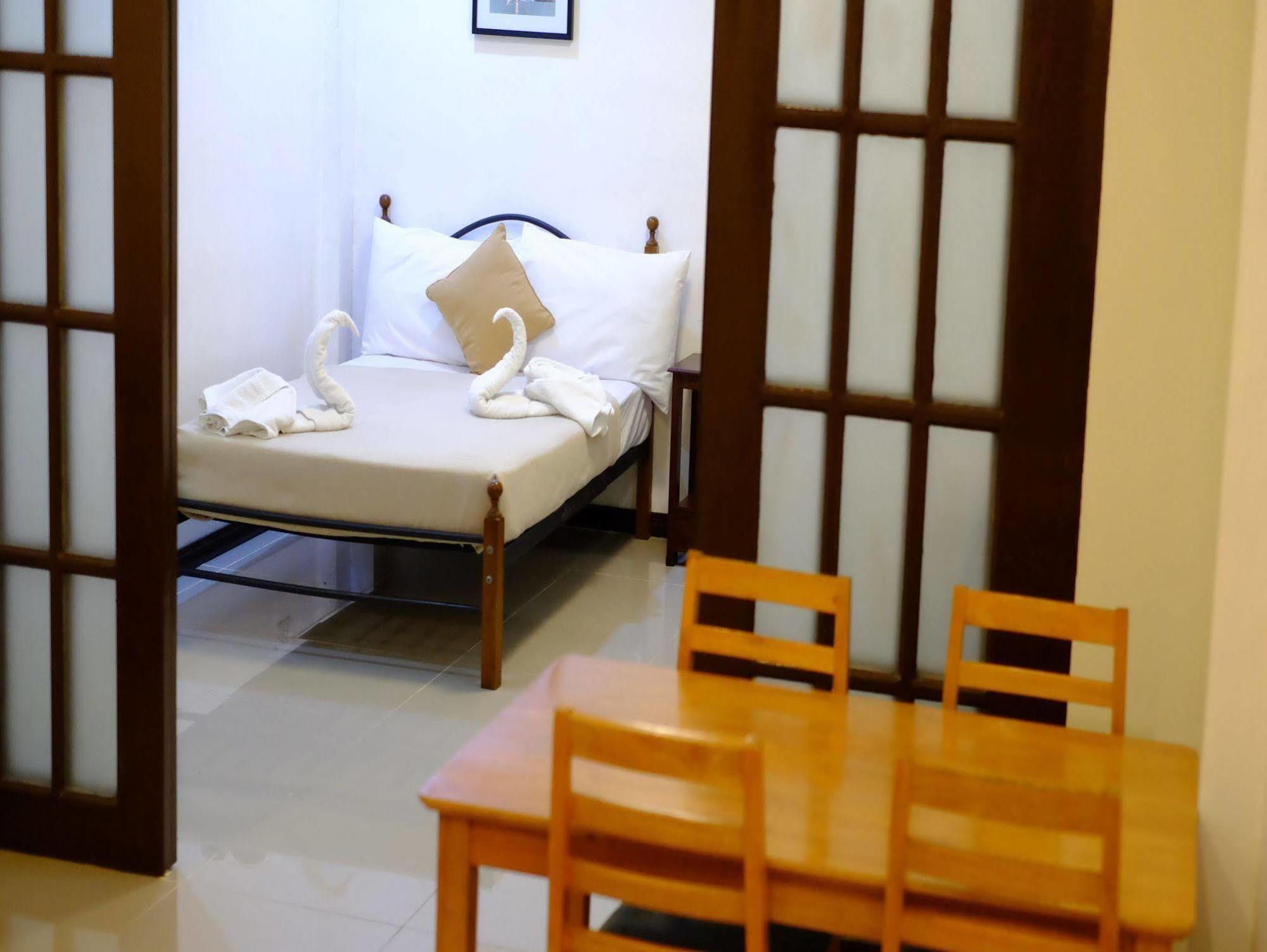 Amax Inn Makati Makati City Extérieur photo