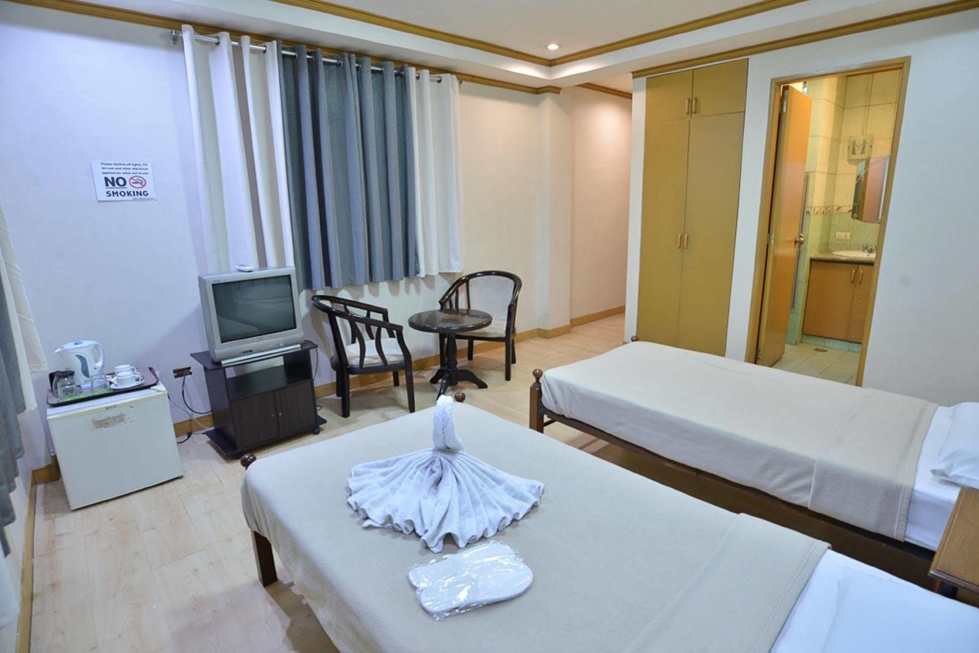 Amax Inn Makati Makati City Extérieur photo