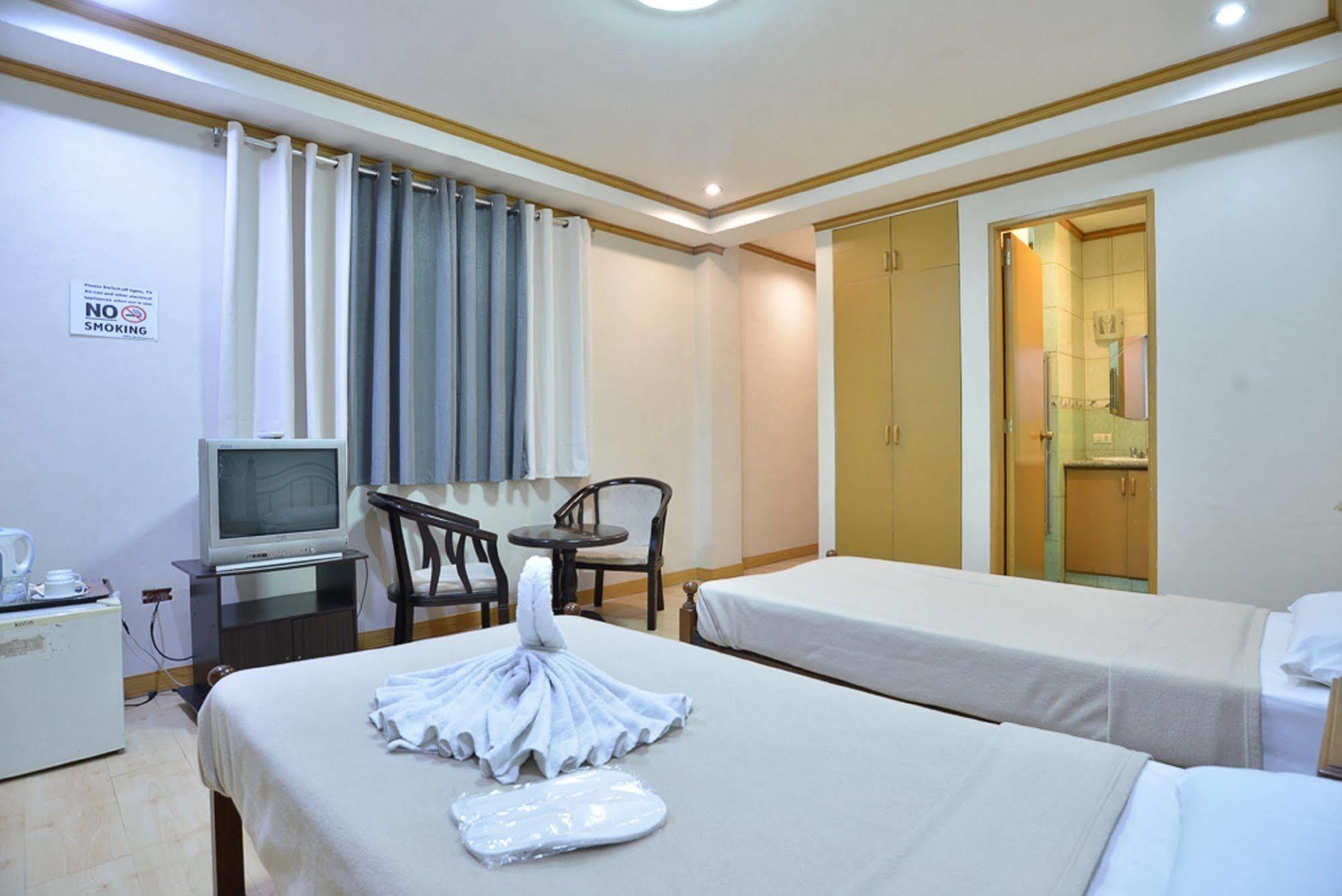 Amax Inn Makati Makati City Extérieur photo